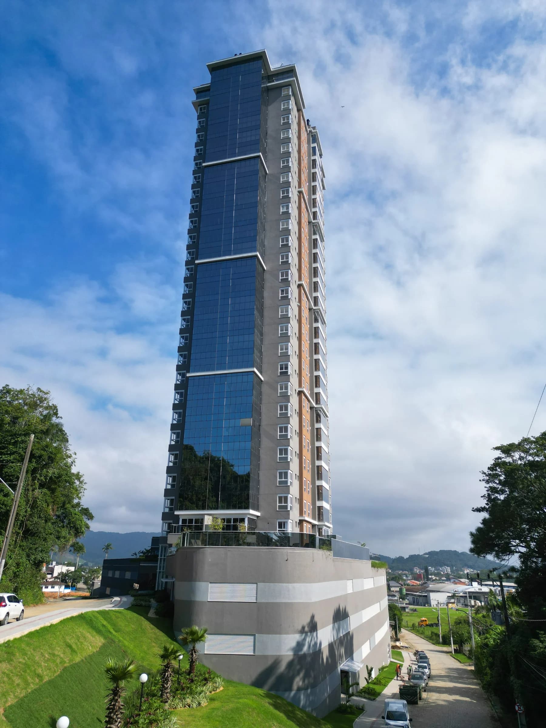 VISTA PARADISO RESIDENCE